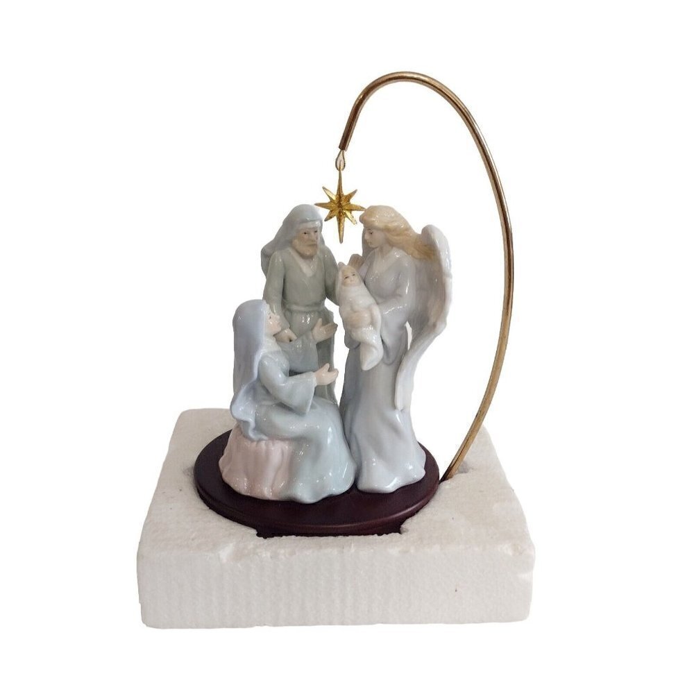 Vintage Christmas Around The World House Of Lloyd Nativity Music Box Porcelain